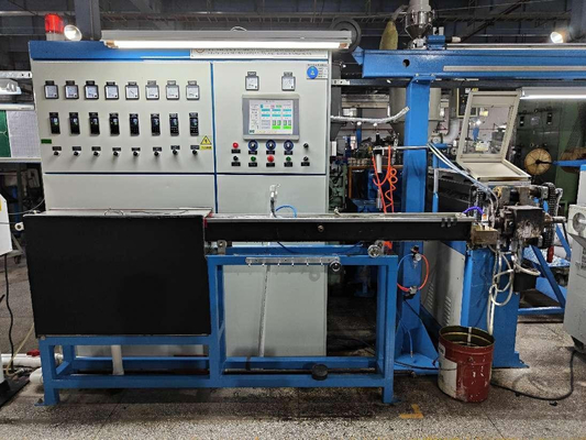 Hoge snelheid 60+35mm de Uitdrijvingslijn van de Isolatiedraad met Auto neemt Machine op