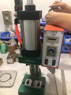Van de de Kabel Plooiende Machine van het vezel Optische Flard Verticale Pneumatische Crimper